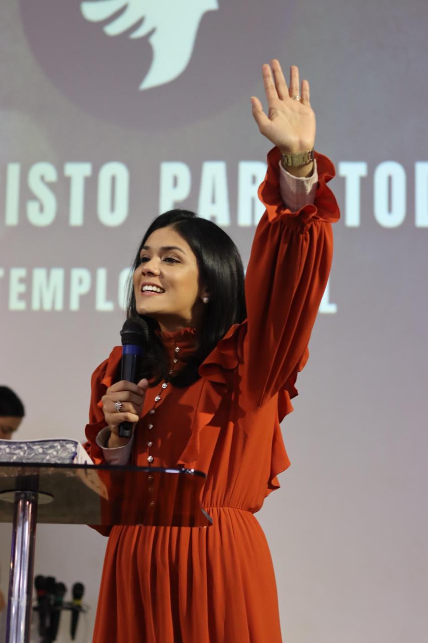 Sara Rapé pregando